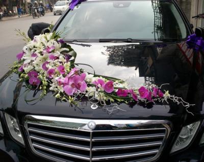 hoa cưới trang trí xe ô tô tone tím